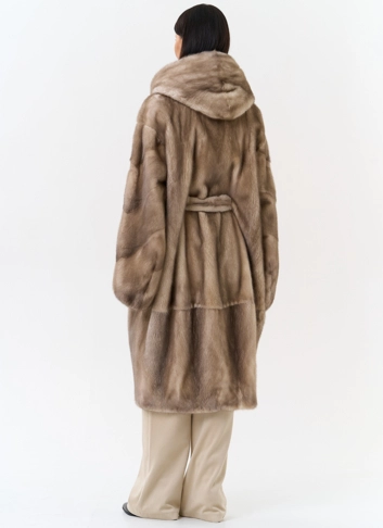 Женская шуба из меха норки с капюшоном фото