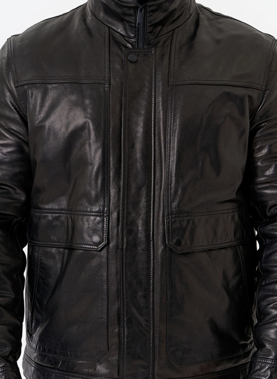 Куртка из натуральной кожи черного цвета