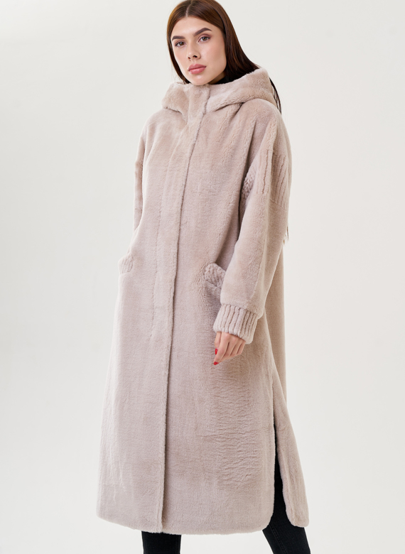 Длинное пальто из эко меха