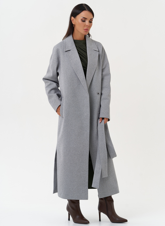 Женское пальто с английским воротником
