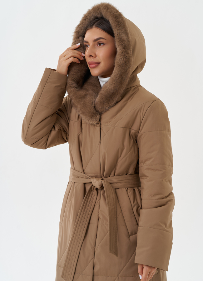 Пуховик с капюшоном из эко меха модель № 28400 универмаг малина