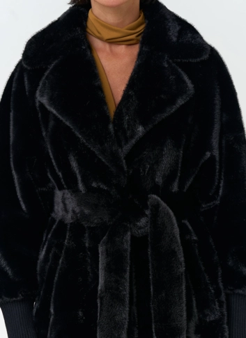Женское пальто из эко меха