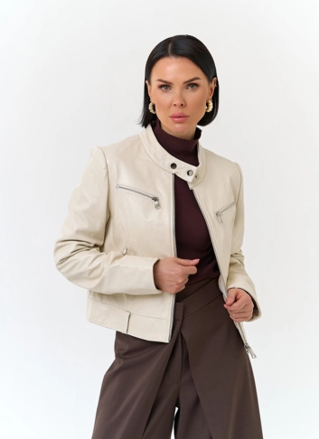 Белая куртка из натуральной кожи фото