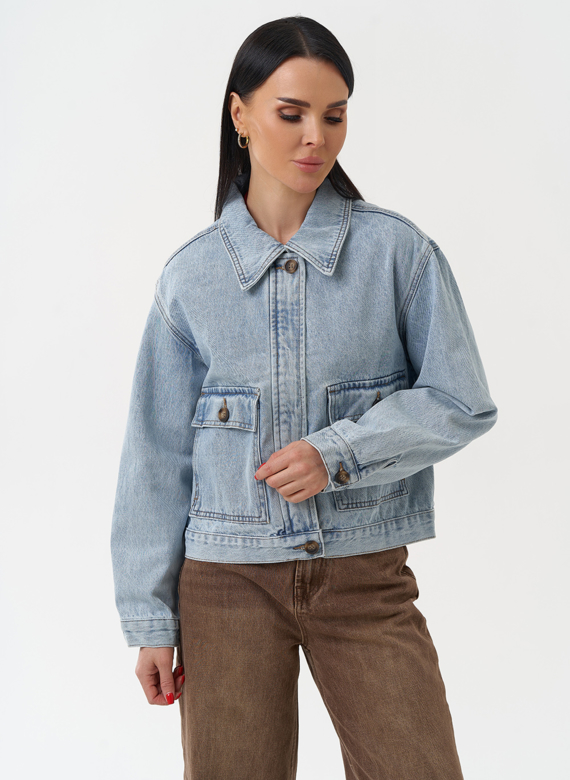 Женская джинсовая куртка голубого цвета