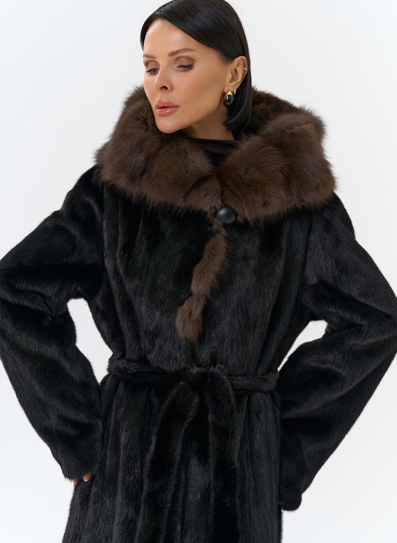 Шуба из норки с капюшоном 