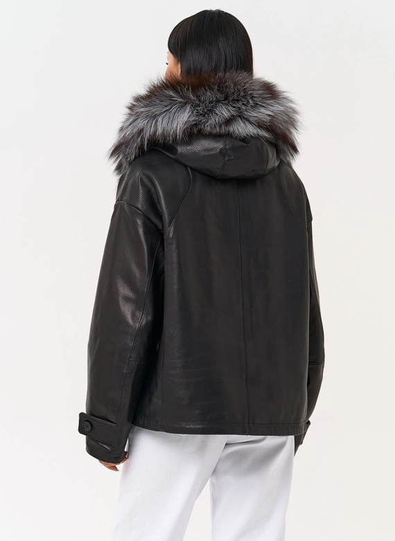 Куртка с капюшоном из натуральной кожи фото