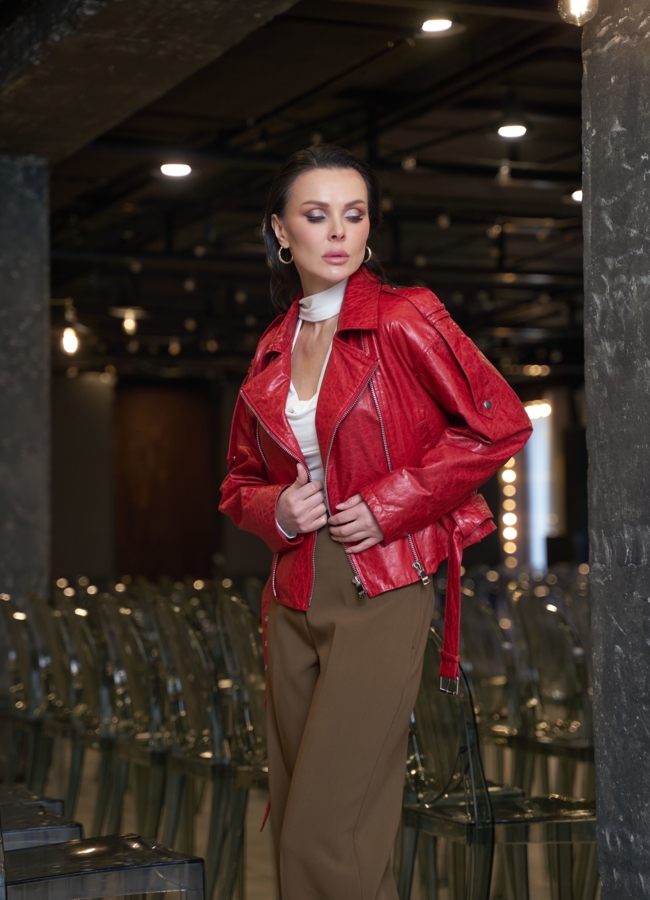 Красная куртка из натуральной кожи модель № 83954 универмаг малина