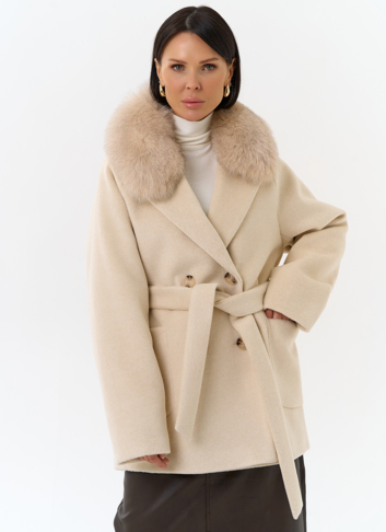 Женское утепленное пальто с отделкой из меха песца